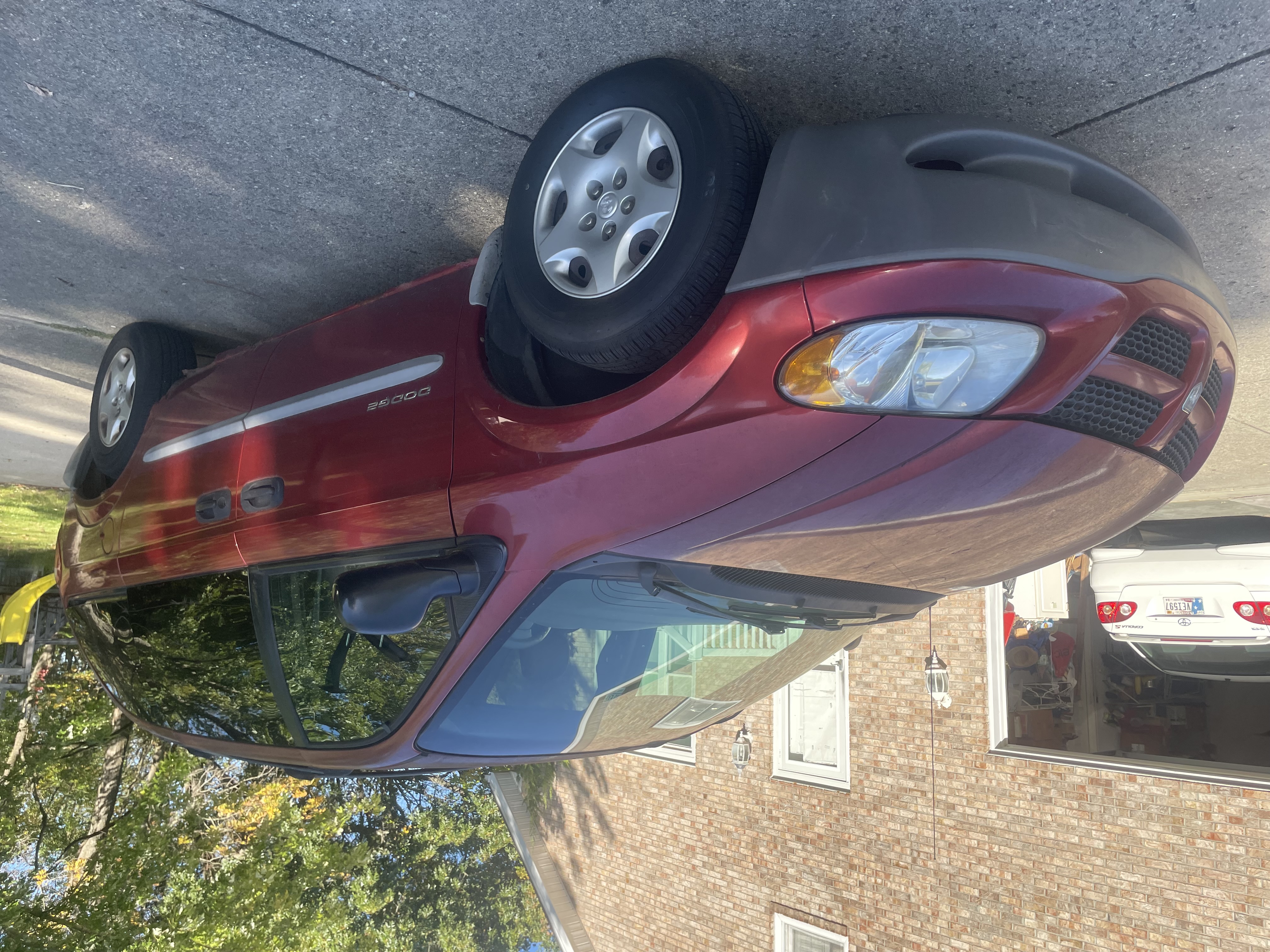 Used 2001 Dodge Caravan SE FWD image 1