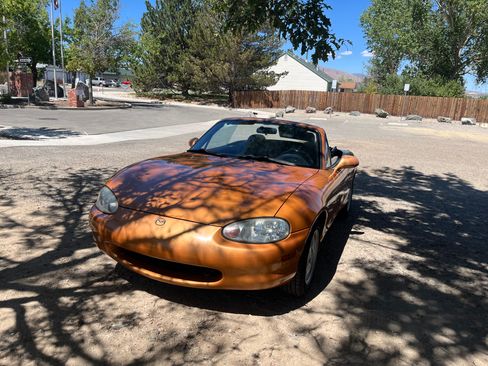 Used 2000 MAZDA MX-5 Miata RWD image 10