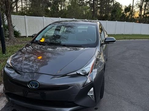Used 2017 Toyota Prius Four Touring image 6