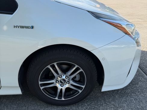 Used 2017 Toyota Prius Four w/ Advanced Technology Package image 20