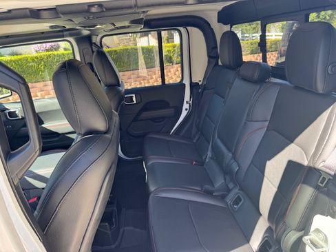 Used 2023 Jeep Gladiator Rubicon w/ Trailer Tow Package image 11