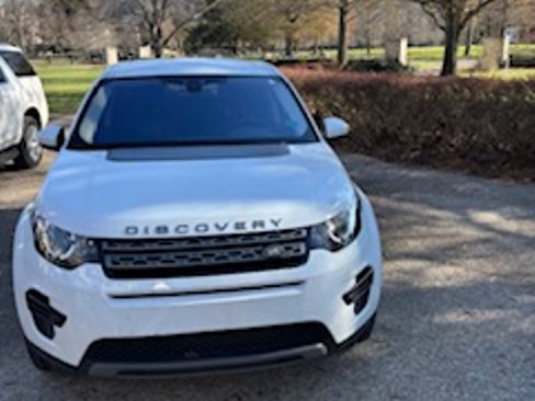 Used 2017 Land Rover Discovery Sport SE image 10