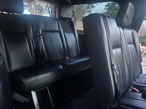 Used 2015 Ford Expedition EL XLT w/ Equipment Group 202A AWD/4WD image 11