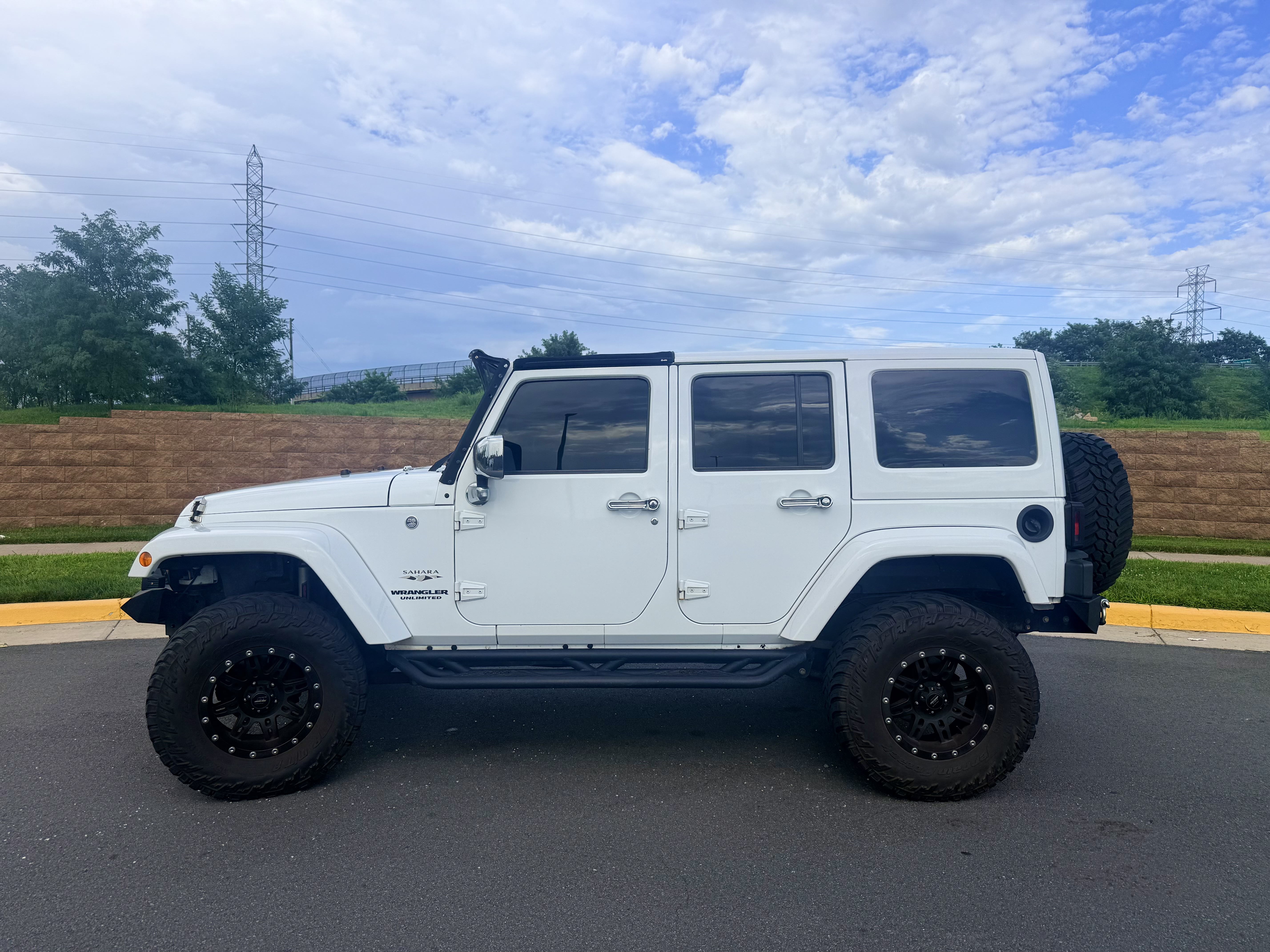 Used 2016 Jeep Wrangler Unlimited Sahara w/ Dual Top Group AWD/4WD image 1