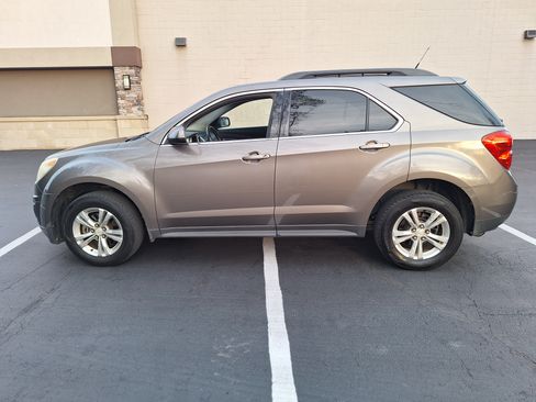 Used 2011 Chevrolet Equinox LT w/ Driver Convenience Package image 2