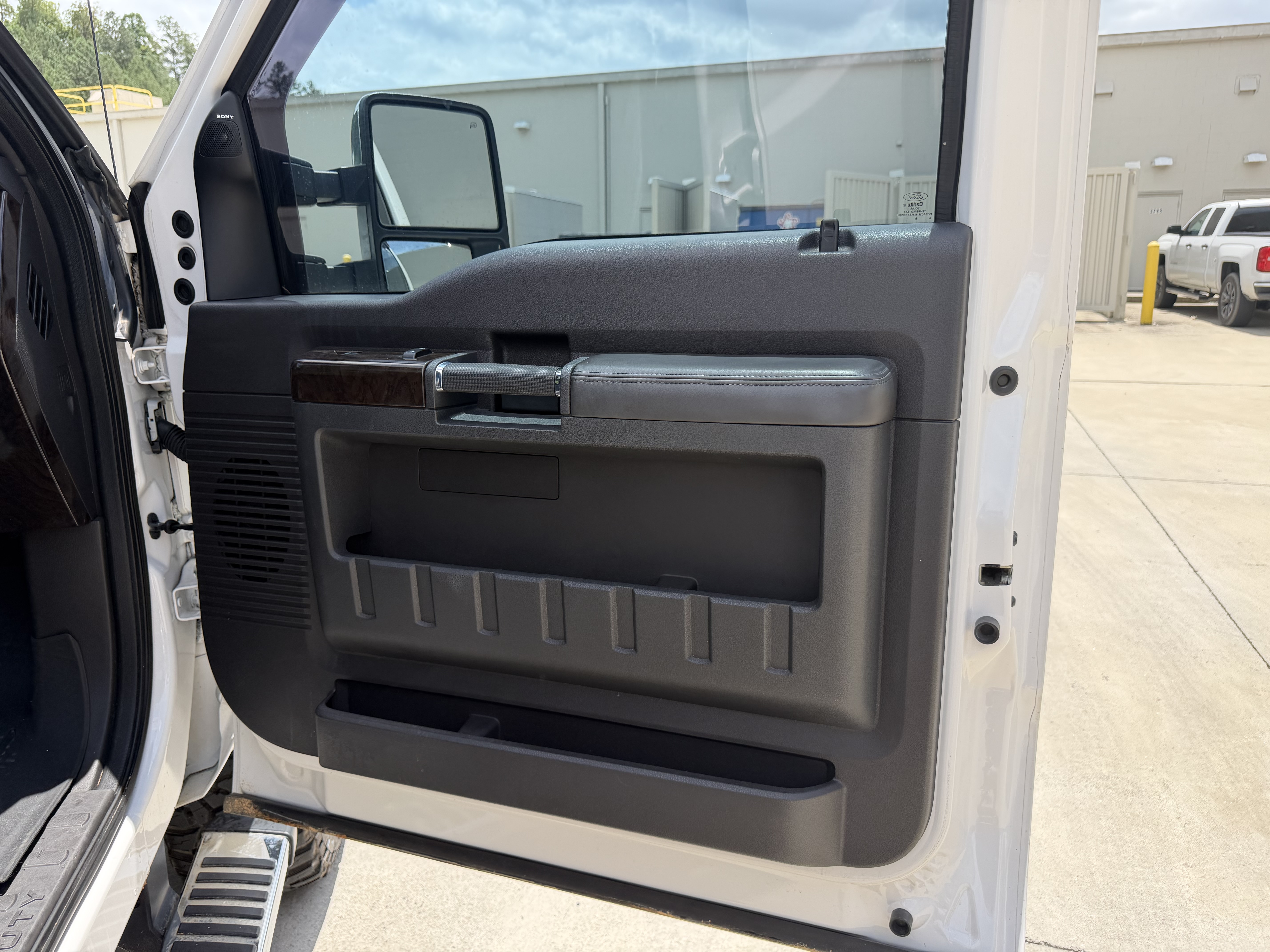 Used 2016 Ford F250 Platinum w/ FX4 Off-Road Package AWD/4WD image 13