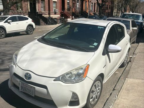 Used 2014 Toyota Prius C Two image 1
