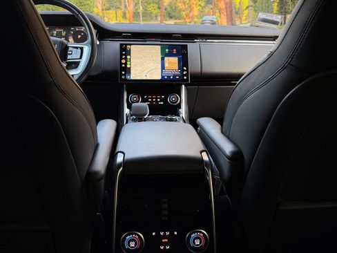 Used 2023 Land Rover Range Rover SE image 13