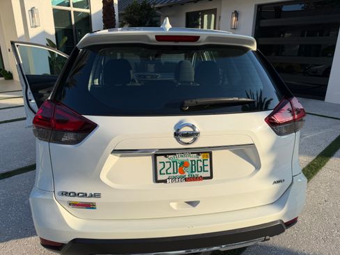 Used 2020 Nissan Rogue S image 3