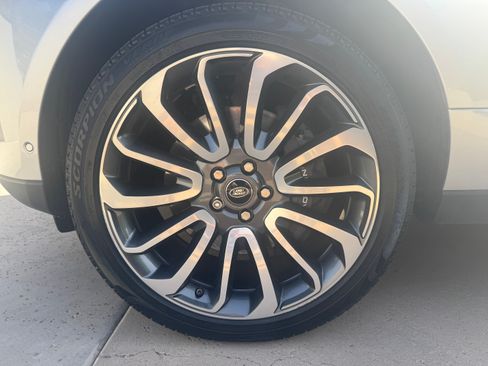 Used 2020 Land Rover Range Rover HSE image 19