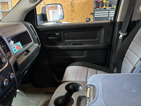 Used 2018 RAM 2500 Tradesman w/ Chrome Appearance Group image 11