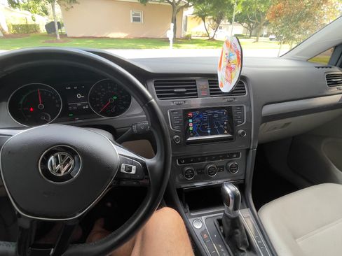Used 2015 Volkswagen e-Golf SEL Premium FWD image 8