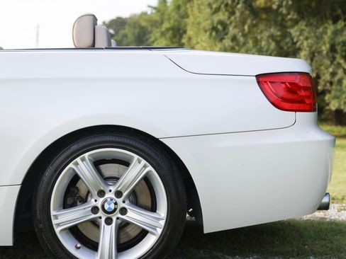 Used 2012 BMW 335i Convertible RWD image 2