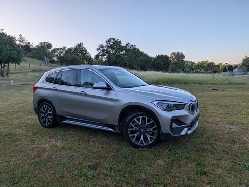 Used 2021 BMW X1 xDrive28i w/ Convenience Package AWD/4WD image 2