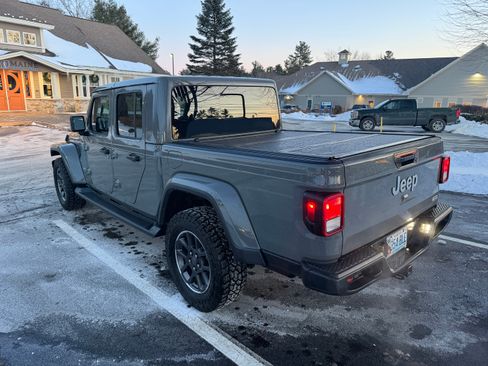 Used 2021 Jeep Gladiator Overland w/ Popular Equipment Package image 5