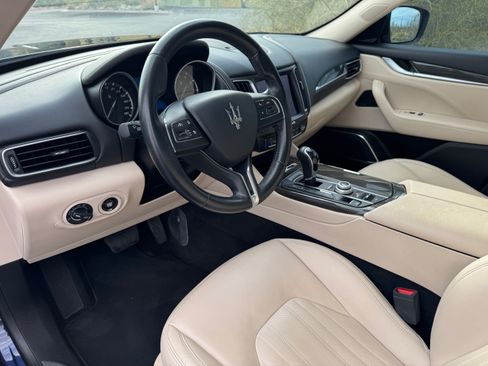 Used 2017 Maserati Levante w/ Luxury Package image 16