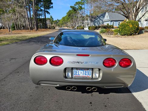 Used 1999 Chevrolet Corvette Coupe w/ Memory Pkg image 2