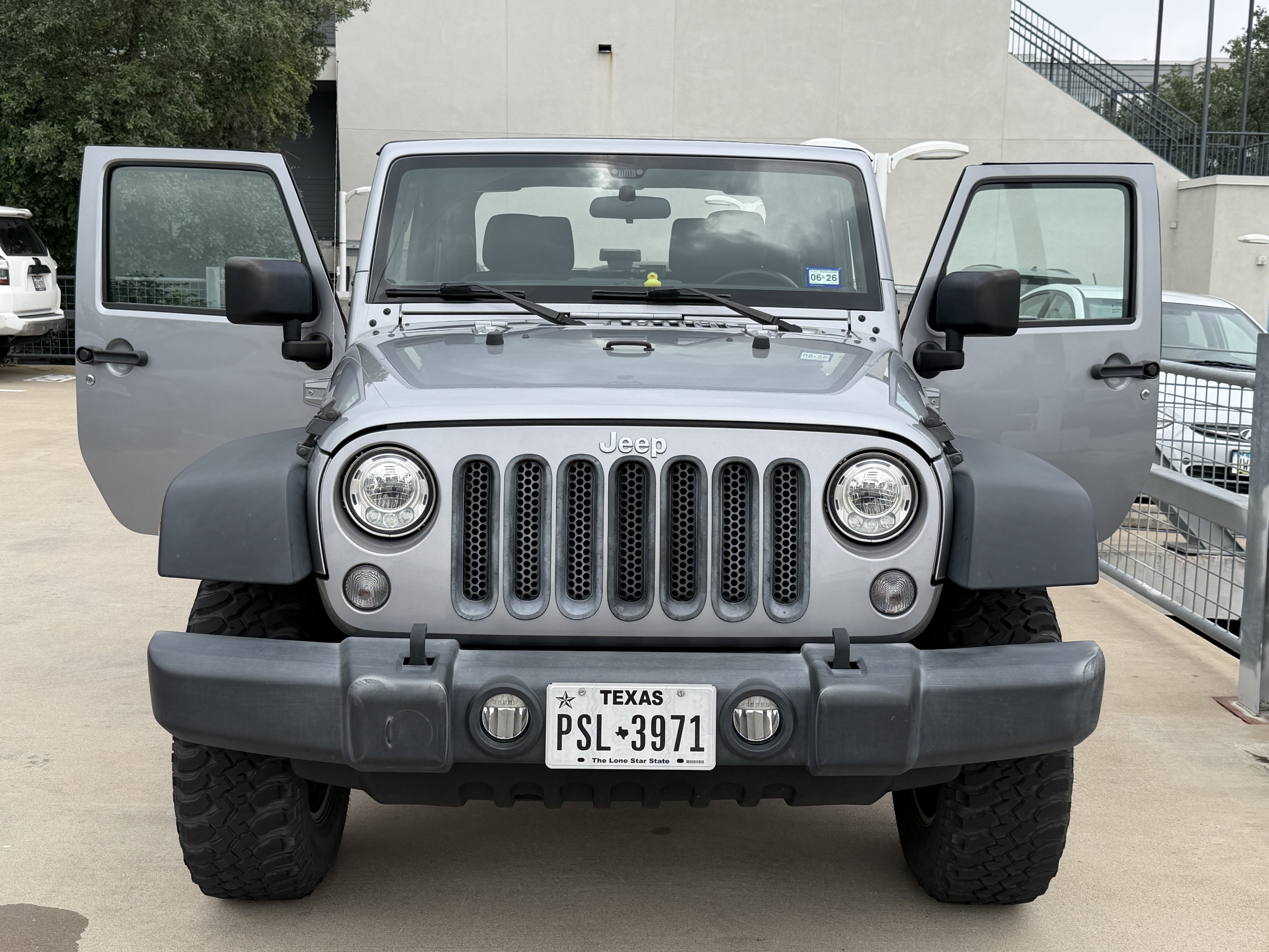 Used 2018 Jeep Wrangler Rubicon AWD/4WD image 2