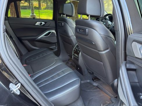 Used 2021 BMW X6 M50i w/ Executive Package image 9