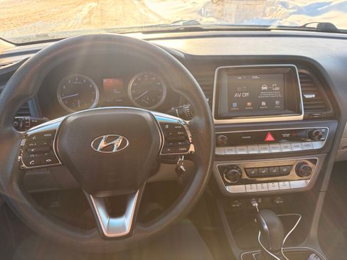 Used 2018 Hyundai Sonata SE w/ Cargo Package image 8