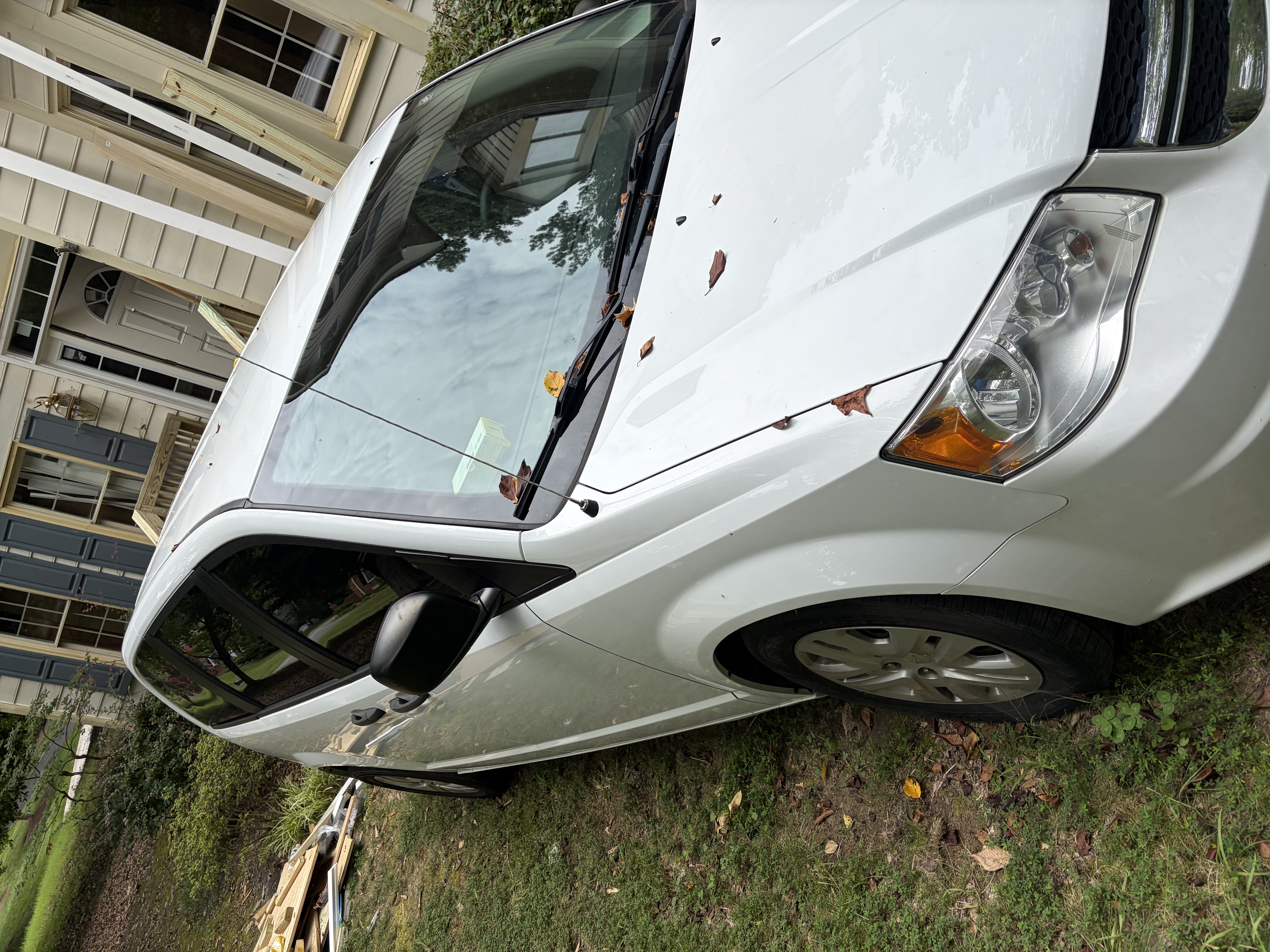 Used 2019 Dodge Grand Caravan SE w/ UConnect Hands-Free Group FWD image 2