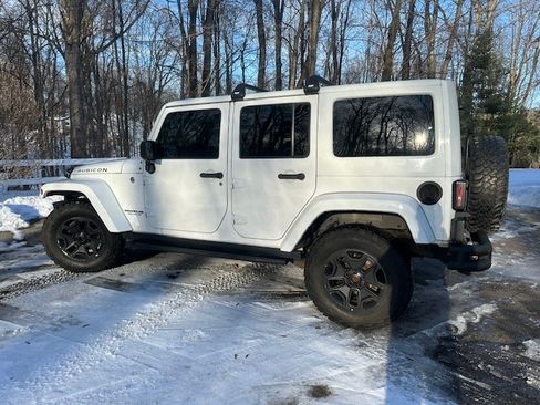 Used 2012 Jeep Wrangler Unlimited Rubicon w/ Connectivity Group image 2