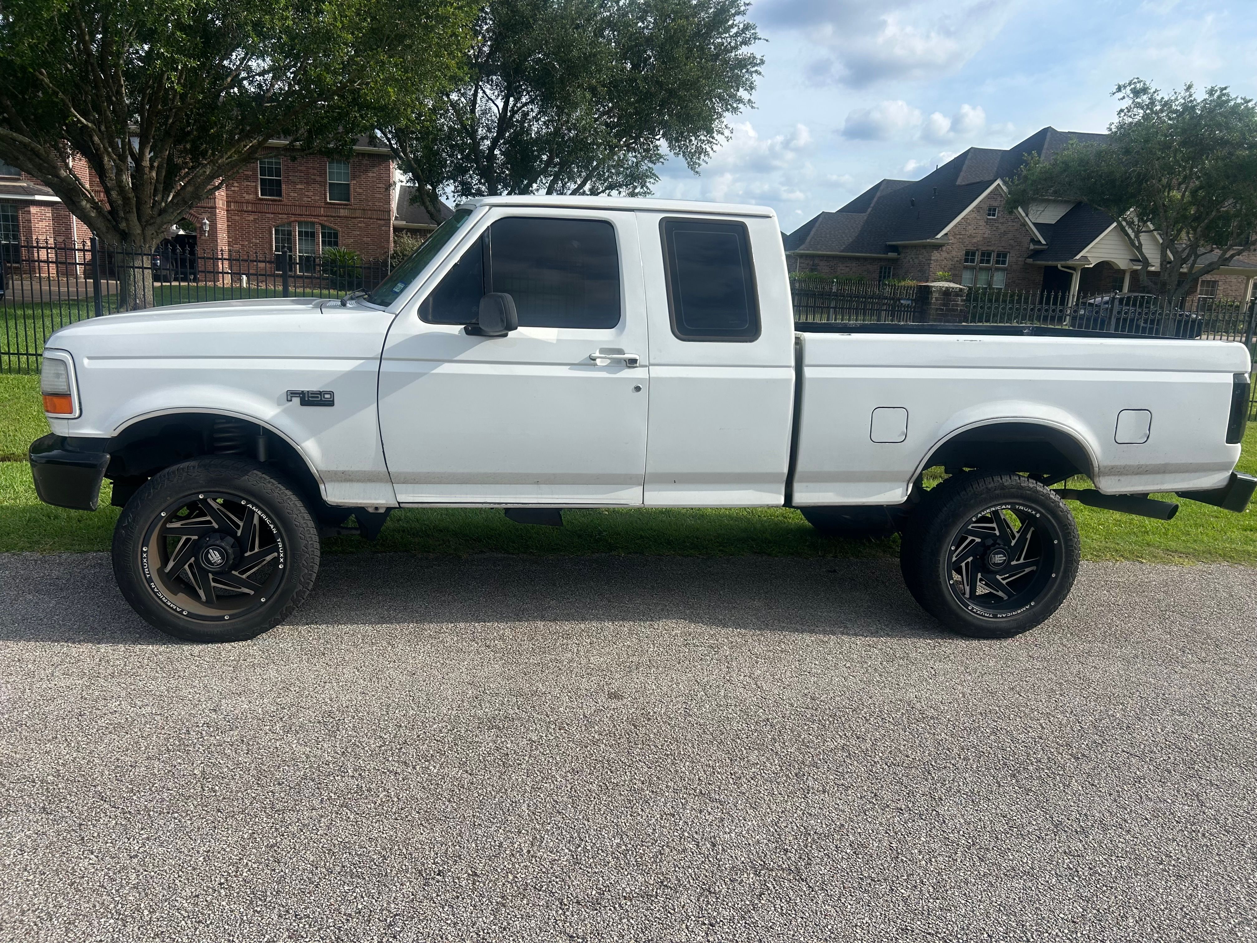 Used 1994 Ford F150 XL AWD/4WD image 1