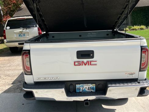 Used 2018 GMC Sierra 1500 SLT w/ Texas SLT Premium Package AWD/4WD image 11