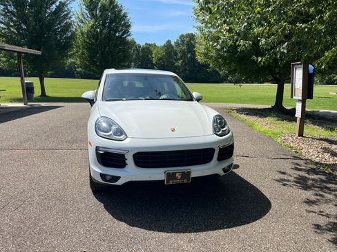 Used 2015 Porsche Cayenne Diesel image 2