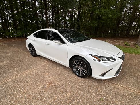 Used 2023 Lexus ES 350 w/ Premium Package image 2