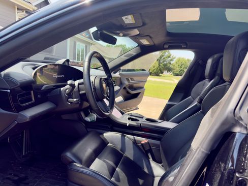 Used 2020 Porsche Taycan Turbo S AWD/4WD image 18