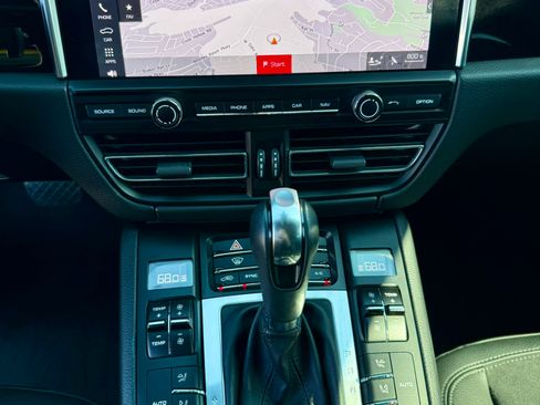 Used 2021 Porsche Macan S image 23