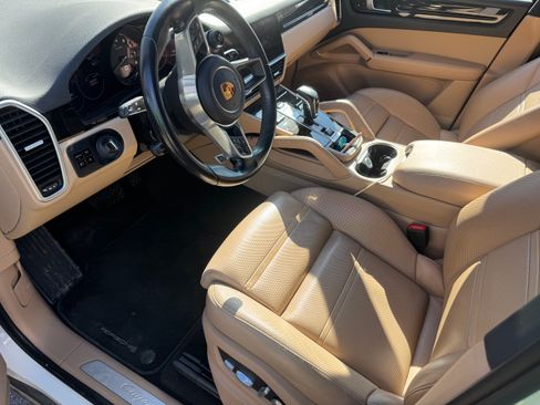 Used 2021 Porsche Cayenne E-Hybrid image 6