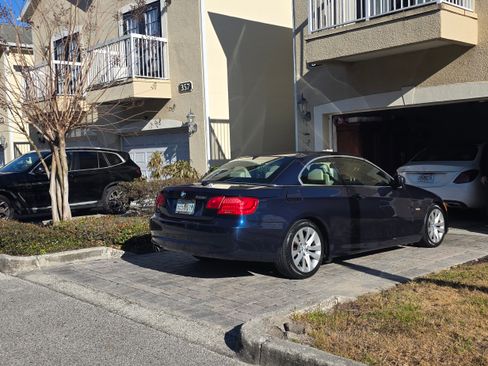 Used 2011 BMW 328i Convertible image 4
