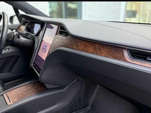 Used 2018 Tesla Model X 75D AWD/4WD image 16