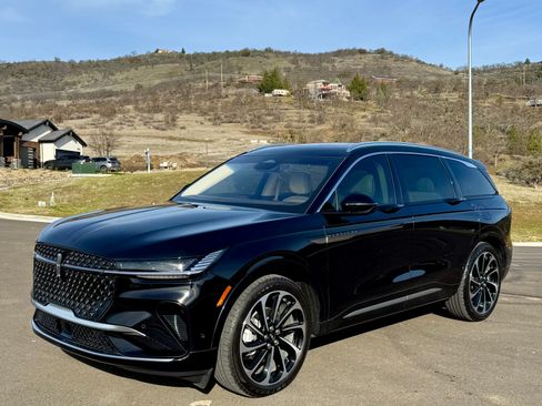 Used 2024 Lincoln Nautilus Black Label image 2