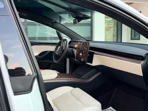 Used 2023 Tesla Model X image 15