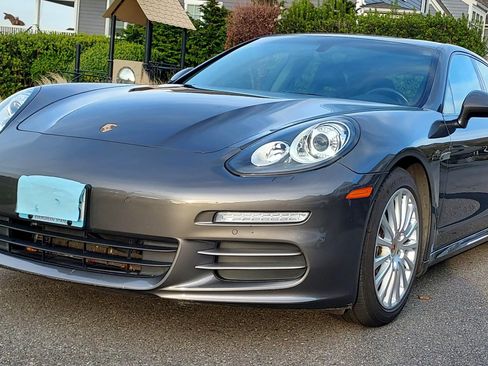 Used 2014 Porsche Panamera 4 image 4