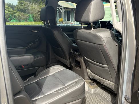 Used 2017 Chevrolet Suburban LT image 16