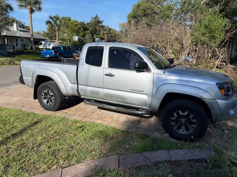 Used 2006 Toyota Tacoma PreRunner RWD image 8