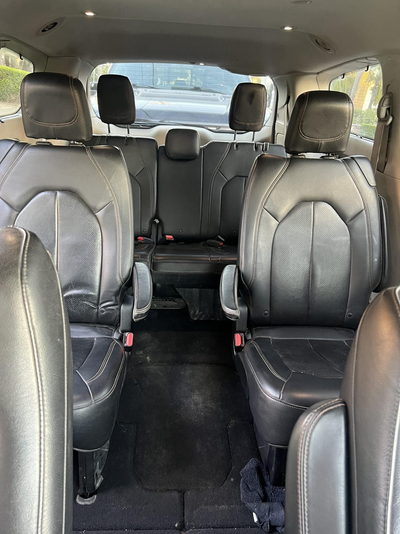 Used 2018 Chrysler Pacifica Touring-L FWD image 13