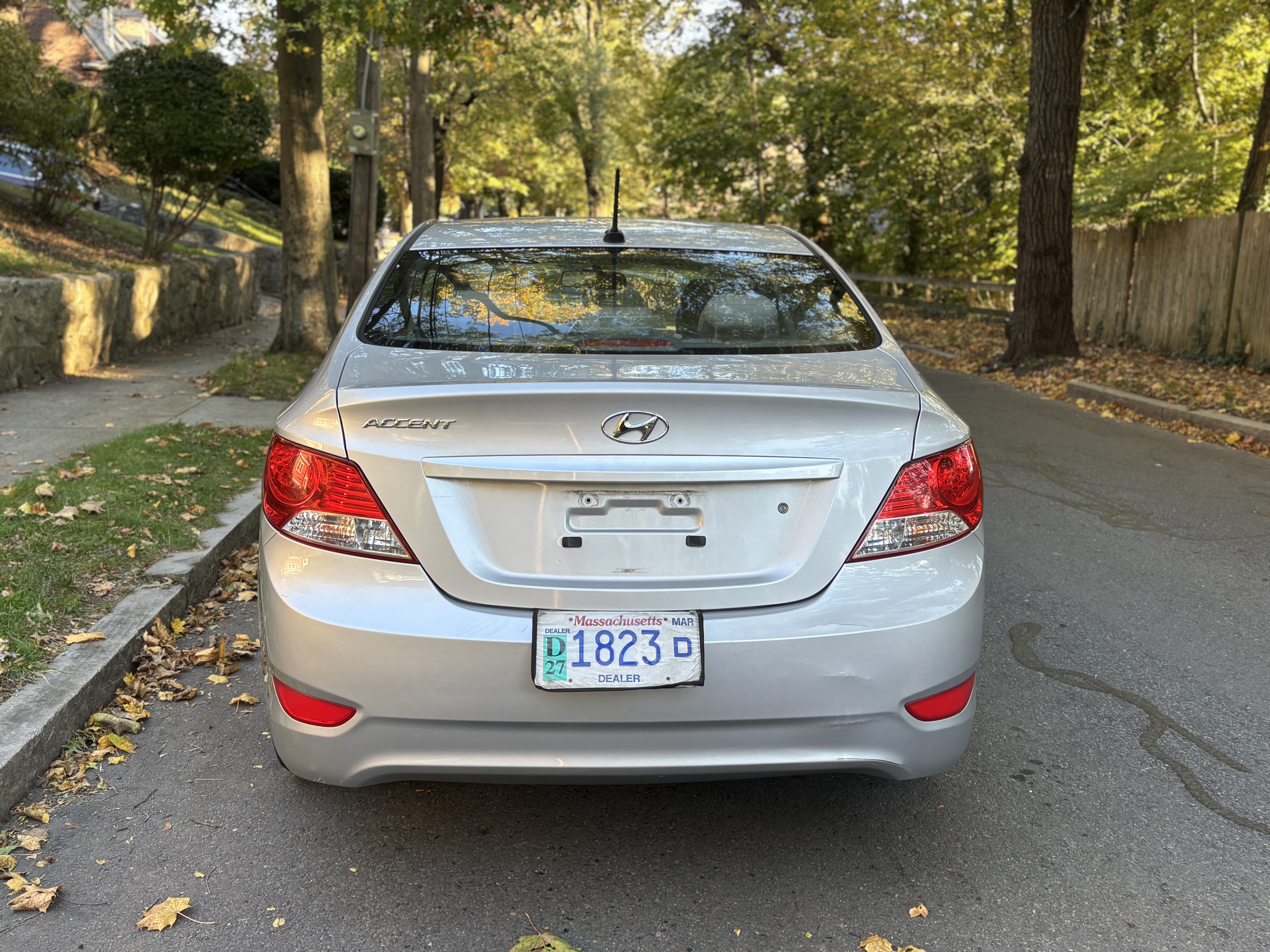 Used 2013 Hyundai Accent GLS w/ Premium Pkg FWD image 9