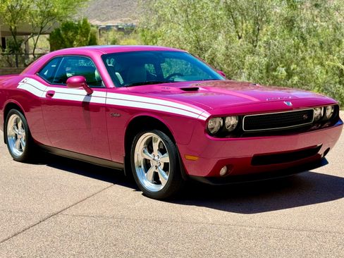 Used 2010 Dodge Challenger R/T RWD image 1