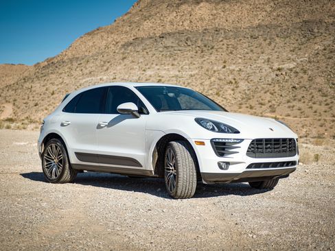 Used 2017 Porsche Macan w/ Dark Walnut Interior Package image 5