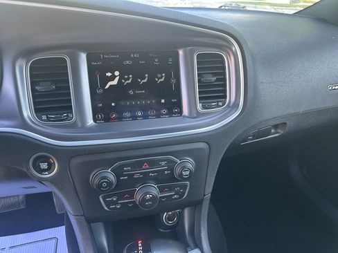 Used 2017 Dodge Charger SXT w/ AWD Plus Group image 17