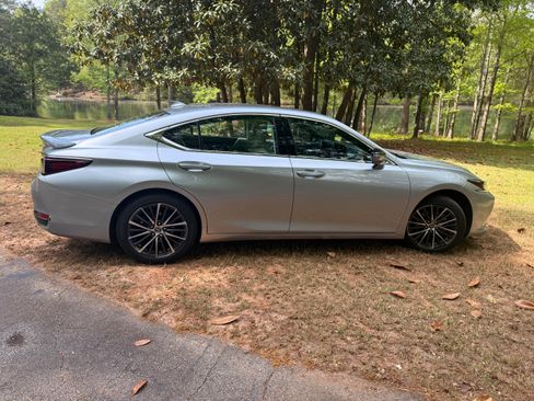 Used 2025 Lexus ES 300h w/ Premium Package image 1