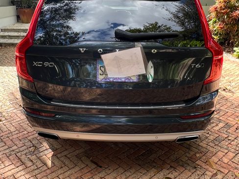 Used 2017 Volvo XC90 T6 Momentum w/ Vision Package image 11