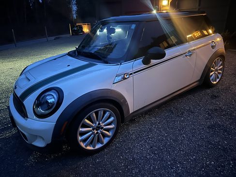 Used 2013 MINI Cooper S image 1