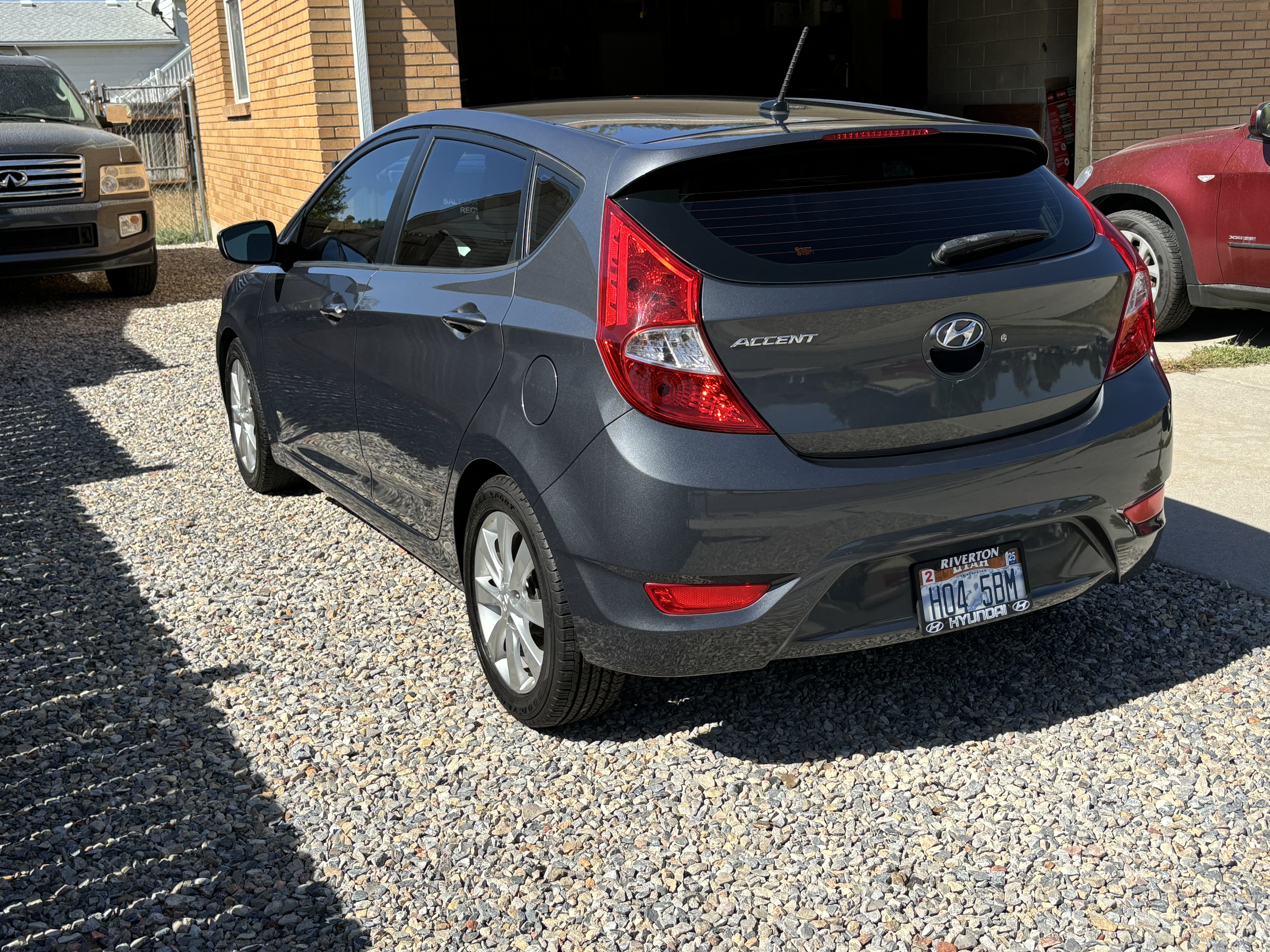 Used 2012 Hyundai Accent SE FWD image 2