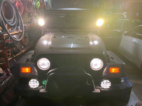 Used 2005 Jeep Wrangler Unlimited Rubicon w/ Sahara Edition Group image 15